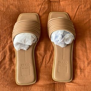 NEVER WORN - Dolce Vita Nyx Sandals